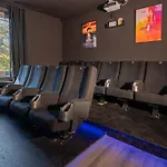 Rheinsteig Sauna-whirlpool-kino بندورف
