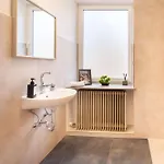 Rheinsteig Sauna-whirlpool-kino فيلة بندورف