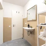Rheinsteig Sauna-whirlpool-kino بندورف